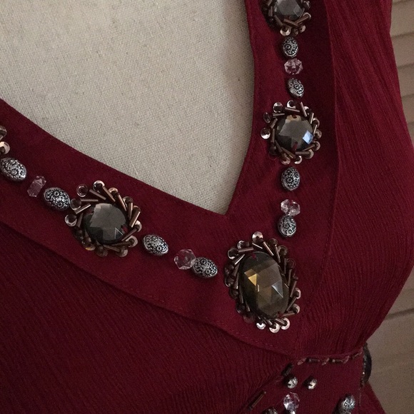 Embroidered wine red silk dress - Picture 3 of 7